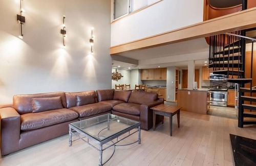 Vail Apartment | 9 Vail Road - Surrounded by Four Seasons Hotel in Vail Village - Hot Tub & Pool Walk To Lifts
