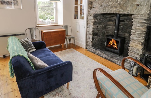 Tanygrisiau Cottage | 9 WEST END, pet friendly, with open fire in Blaenau Ffestiniog
