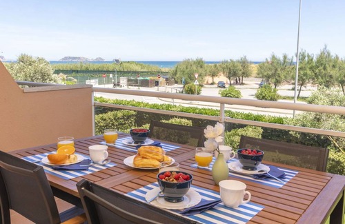 Pals Apartment | 90 m² Apartment ∙ 2 bedrooms ∙ 4 guests