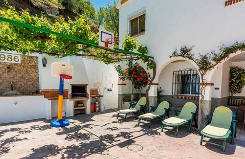 Alozaina House | 90 m² House ∙ 4 bedrooms ∙ 8 guests