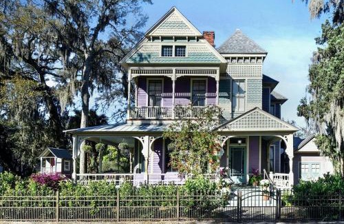 Brunswick House | 905 Seaside - Designer, Historic, Cold Plunge Pool, Pet-Friendly and King Beds