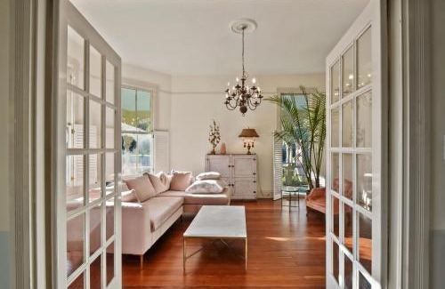 Brunswick House | 905 Seaside - Designer, Historic, Cold Plunge Pool, Pet-Friendly and King Beds