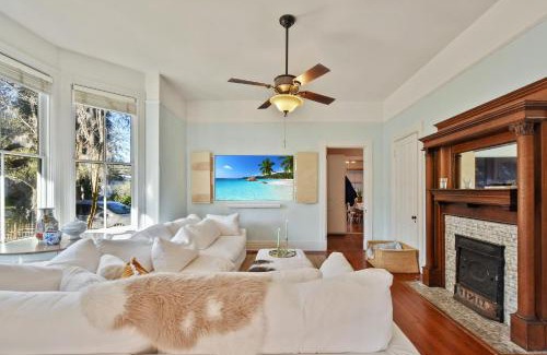 Brunswick House | 905 Seaside - Designer, Historic, Cold Plunge Pool, Pet-Friendly and King Beds