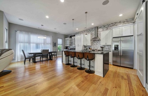 Third Ward House | 906 Westbrook B · City Views RoofTop Hot Tub & Short Walk to Stadium