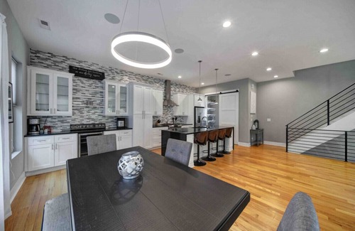 Third Ward House | 906 Westbrook B · City Views RoofTop Hot Tub & Short Walk to Stadium
