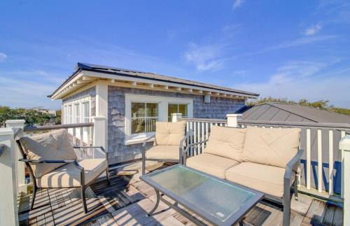 Isle of Palms House | 913 Carolina Boulevard by AvantStay Private Pool Ocean View Rooftop