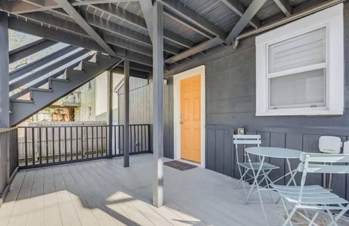 Southbank House | 919- Single Level Home, San Marco, Central, Convenient to Shops, Pets Ok