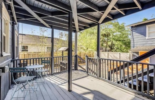Southbank House | 919- Single Level Home, San Marco, Central, Convenient to Shops, Pets Ok