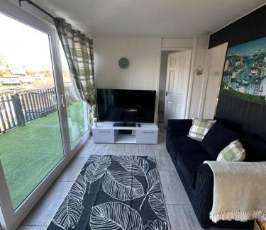 Bont Newydd Ski Chalet | 92 Lake View