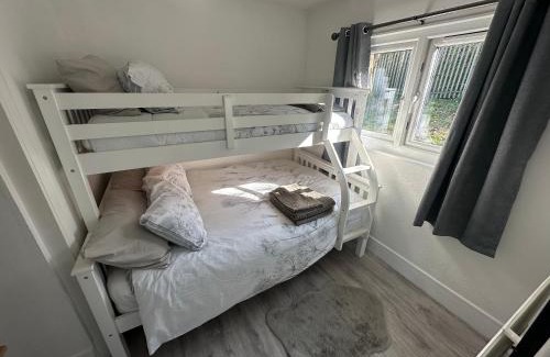 Bont Newydd Ski Chalet | 92 Lake View