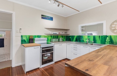 Golden Beach House | 92 Landsborough Parade Golden Beach