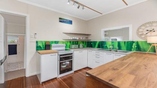 Golden Beach House | 92 Landsborough Parade Golden Beach