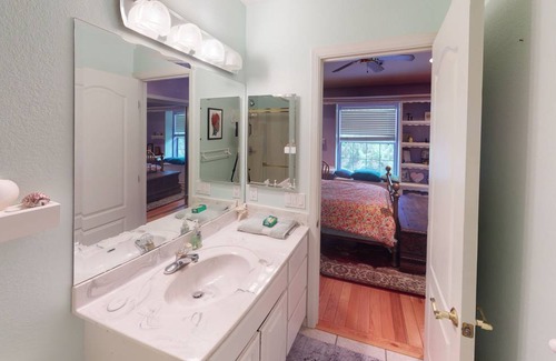 Tyrone House | 929 m² House ∙ 6 bedrooms ∙ 12 guests
