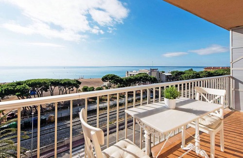 Malgrat de Mar Apartment | 95 m² Apartment ∙ 3 bedrooms ∙ 5 guests
