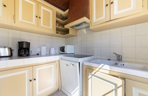 Noves House | 95 m² House ∙ 2 bedrooms ∙ 4 guests