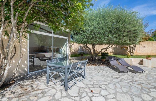 Noves House | 95 m² House ∙ 2 bedrooms ∙ 4 guests