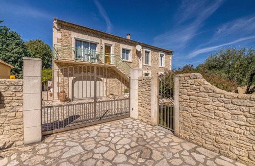 Noves House | 95 m² House ∙ 2 bedrooms ∙ 4 guests