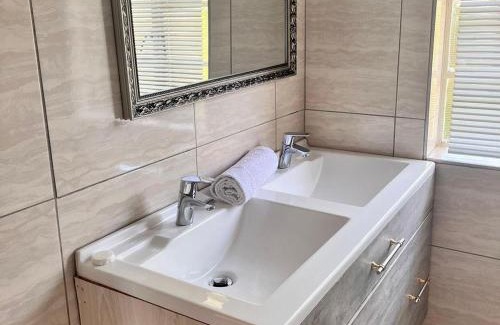 Brooklyn House | 958 Justice Mahomed Lodge
