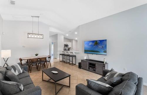 Sandy Ridge Villa | 958 Sandy Ridge Drive Davenport 4 Beds