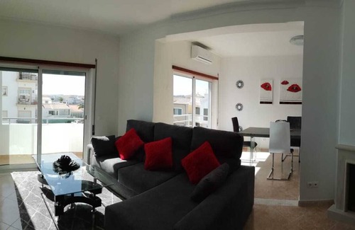Mexilhoeira da Carregacao Apartment | 95m2 modern 3th flr condo, 4.7 km from Ferragudo beech