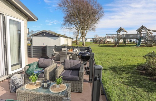 Rhyd-y-clafdy Cottage | 97 CRUGAN, family friendly, character holiday cottage in Llanbedrog