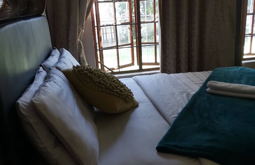 Edenvale House | 97 High Road Guest house