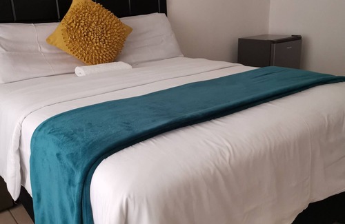Edenvale House | 97 High Road Guest house