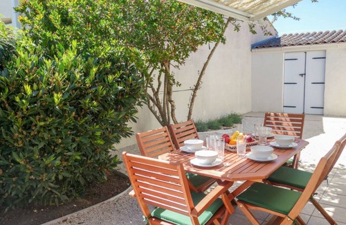 Vaux-sur-Mer Other | 97 m² Accommodation ∙ 3 bedrooms ∙ 6 guests