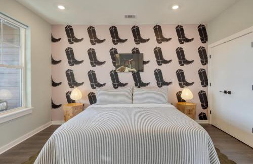 McFerrin Park House | 98 Degrees by AvantStay Covered Balcony Lounge Newly Built 4BDR Home