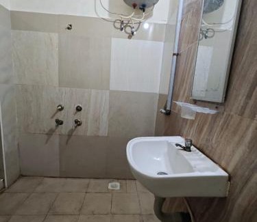 Thoraipakkam Hotel | 999 Hotel at Budget - Thoraipakkam