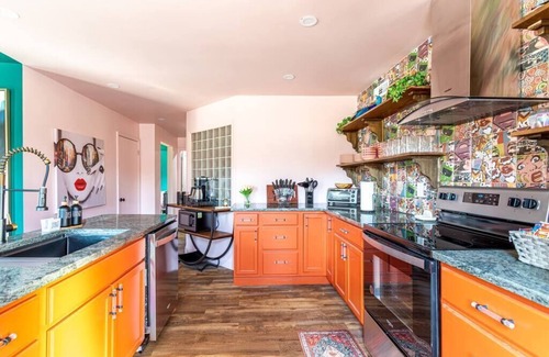 East Stroudsburg House | 9BD | Hot Tub | Sauna | Steam Room | Chuchis Inn