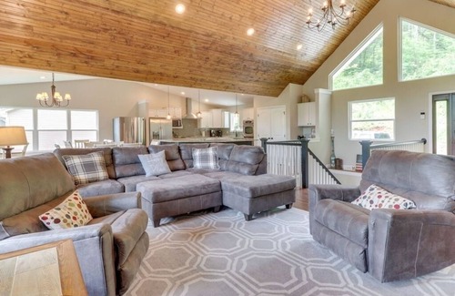 La Follette House | 9Bed/9Bath Private Dock Quiet Cove Near Marinas