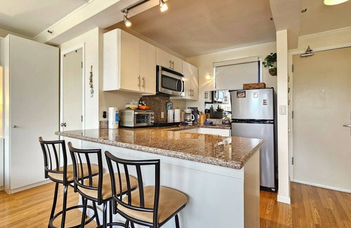 Waikiki Apartment | 9th flr Queen Bed Studio, Just 2 min Walk to Queens Beach-☀ Waikiki Grand Hotel®