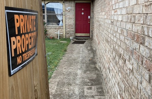 Wichita Falls Apartment | A 2 Bedroom 1 bath apartment with fireplace 101-A+Food Pantry