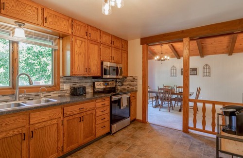 Bemidji House | A 2000 sq ft Family Home W/2 King Bed + Game Room - A home away from home in a flourishing & inviti