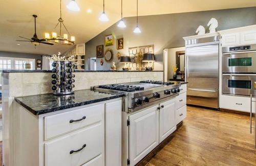 Morriston Cottage | A 40-Acre Queen Suite Getaway: Zip-Lining, World Equestrian, Ocala, Springs, UF