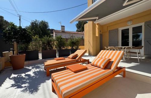 Sanary-sur-Mer Apartment | A 5 min à pied de la plage et 10 min du port, T2 vue mer avec vaste terrasse et parking privé - prestations haut de gamme
