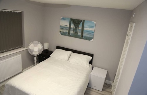 Woolwich Common Cabin | A A Guest Room8 (near Royal Arsenal)