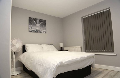 Woolwich Common Cabin | A A Guest Room8 (near Royal Arsenal)