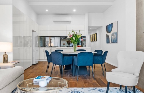 Albert Park Apartment | A+Albert Park. Bespoke Brilliance. 4Bed 2Bath.