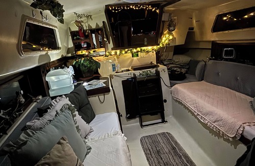 Whitney Beach Boat Rental | A Bay-watch adventure -like- house boat with WiFi and AC in Bradenton Beach