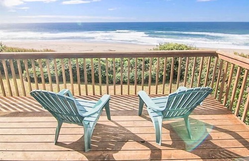 Lincoln City House | A Beachfront Fantasea