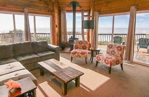 Lincoln City House | A Beachfront Fantasea