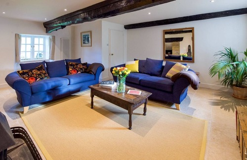 Yeovil Apartment | A beautiful 17th Century cottage, recently renovated to a high standard whilst retaining the charact