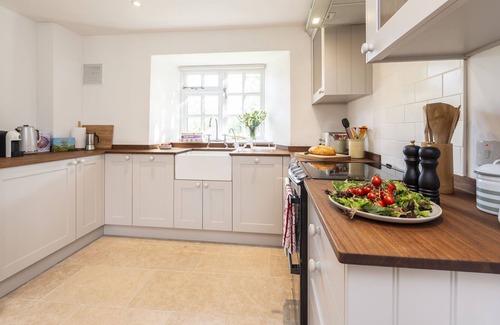Yeovil Apartment | A beautiful 17th Century cottage, recently renovated to a high standard whilst retaining the charact