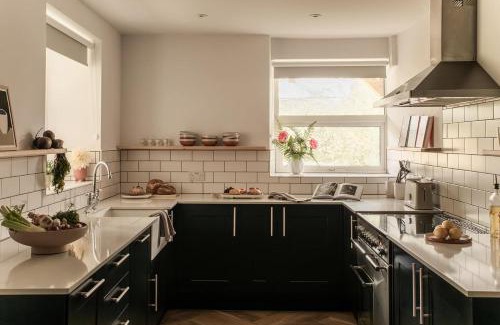 Llangefni House | A Beautiful 3 Bedroom 17th Century Stone cottage