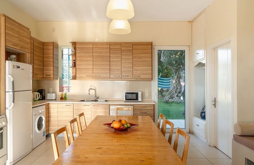 Filaki Villa | A beautiful 5bedroom villa, in a tranquil location with sea view, close to beach