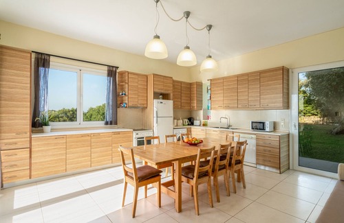 Filaki Villa | A beautiful 5bedroom villa, in a tranquil location with sea view, close to beach