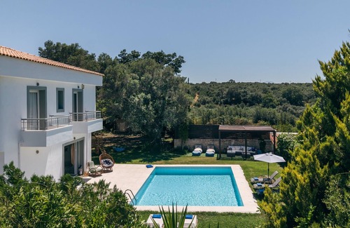 Filaki Villa | A beautiful 5bedroom villa, in a tranquil location with sea view, close to beach