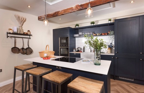 Newlyn Apartment | A beautiful apartment in Newlyn with two bedrooms and two bathrooms, just a short stroll from the ha